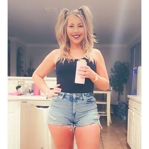 Meet your Posher, Alli